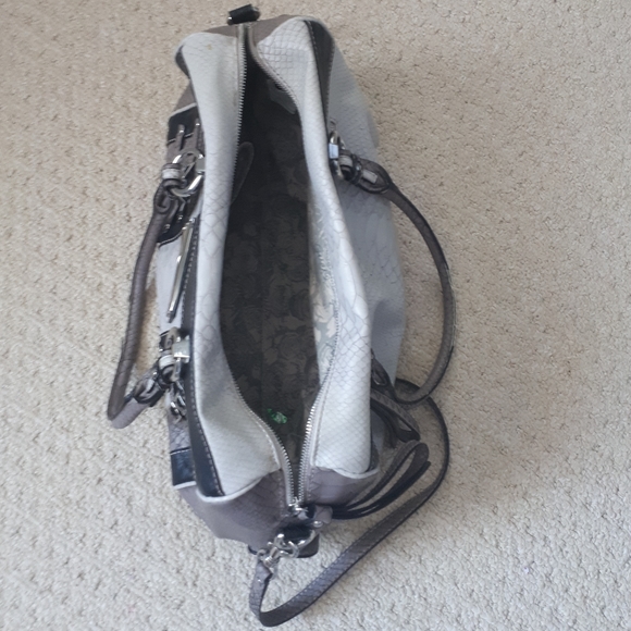 GUESS Shoulder Bag - Picture 5 of 7